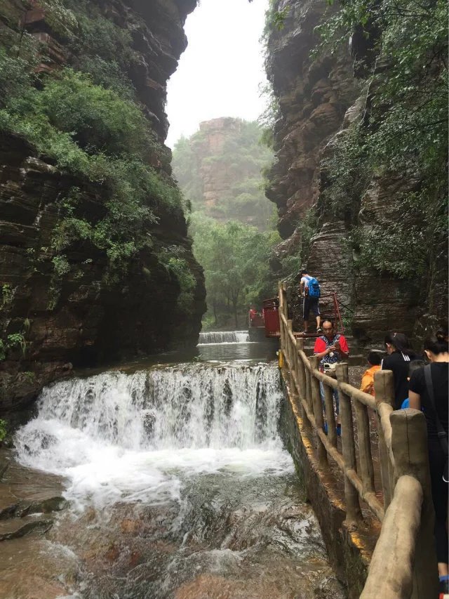 暑假到 淄博山水旅行社到 万仙山郭亮村、云台山、峰林峡豪华纯玩四日游